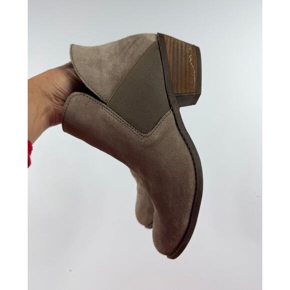 Me Too Suede Taupe Zoey Ankle Booties size 9 Women's - Picture 12 of 13
